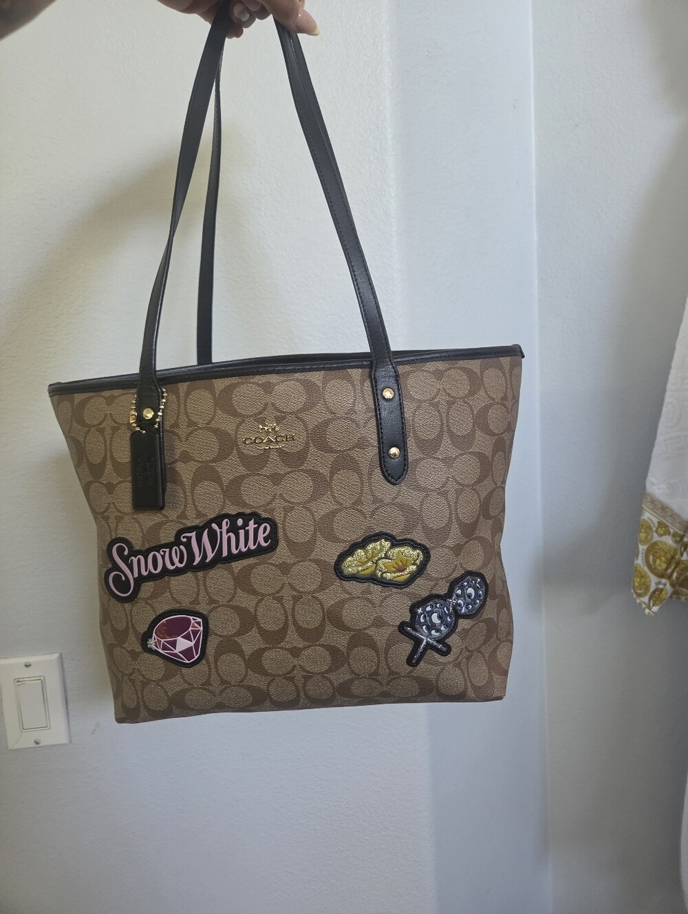 Coach X DISNEY Collab Limited Edition Snow White City Zip Tote Signature Canvas - Picture 4 of 16